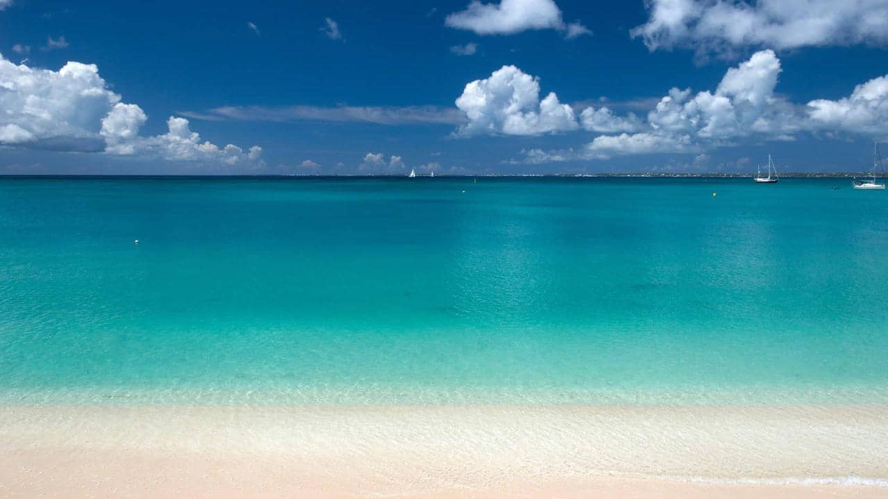 Karibikausflug - Karibiktipps • Scouting bedeutet für Sie unterwegs zu sein. Hier am Strand von Sint Maarten.