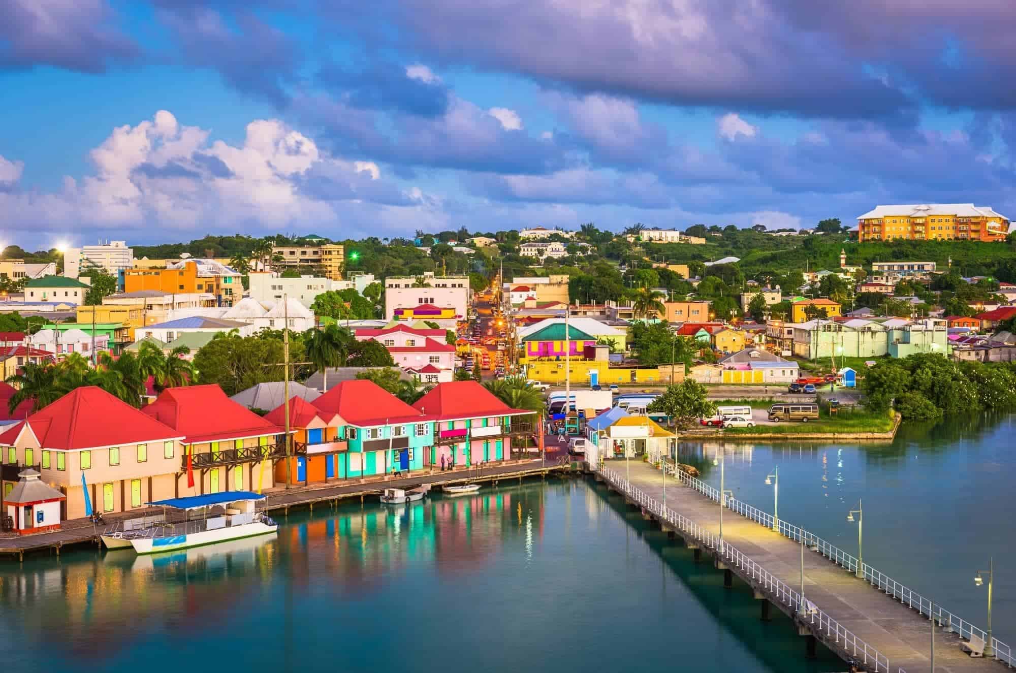 Karibische Gassen besichtigt Ihr mit Antigua-Experience.