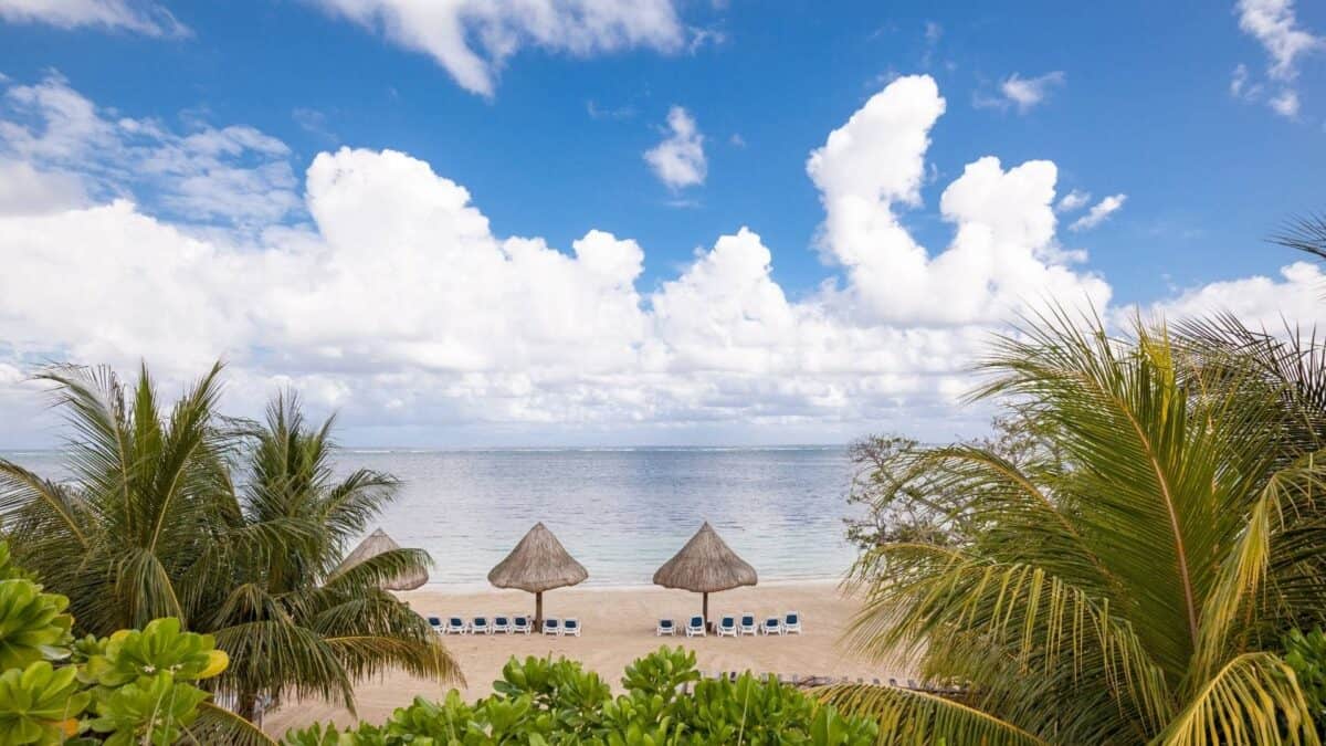 Strandpanorama auf Roatan