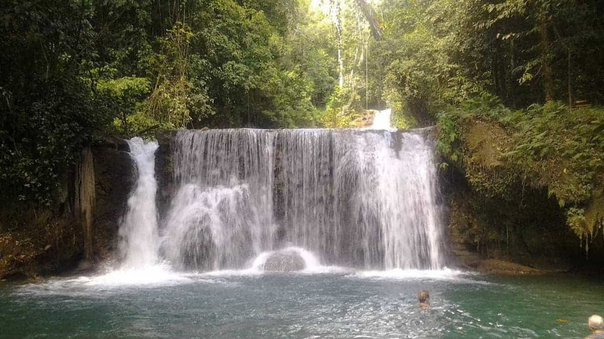 Beeindruckende Wasserfälle auf Jamaika
