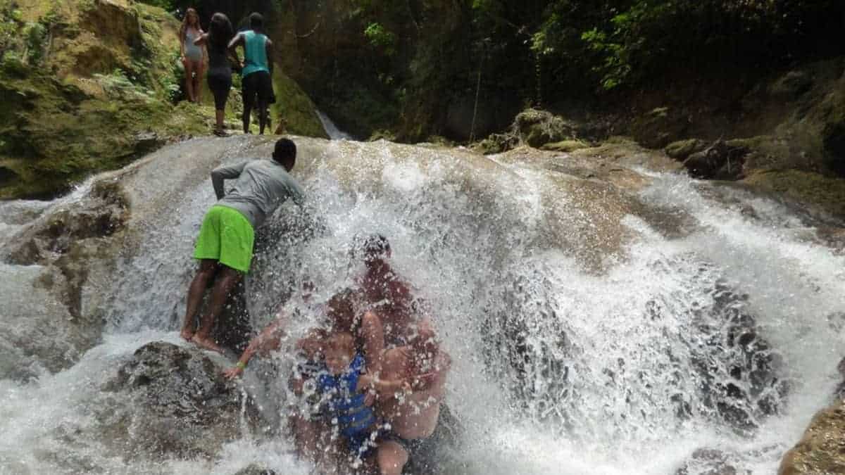 Wie wäre ein Bad im Wasserfall