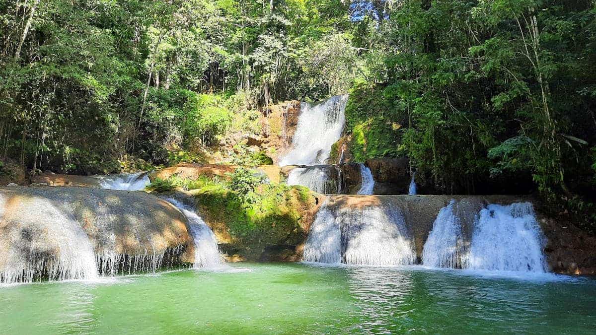 Herrliche Pools entdecken Sie auf einer Tour mit Irie Holiday.