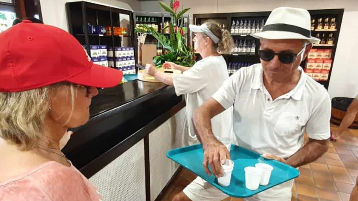 Probiert auf einer Tour den tollen Rum.
