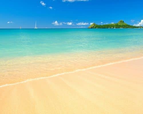 Traumstrand - Highlights auf Sint Maarten - Orient Bay Beach - Sehenswürdigkeiten der Karibik