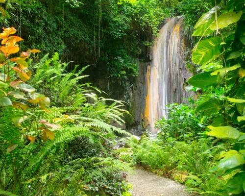 Die farbenprächtigen Diamond Falls Saint Lucias Top 3
