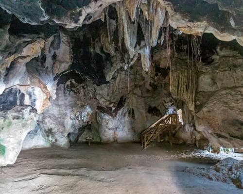Eindrucksvolle Höhlen im Los Haitises Nationalpark