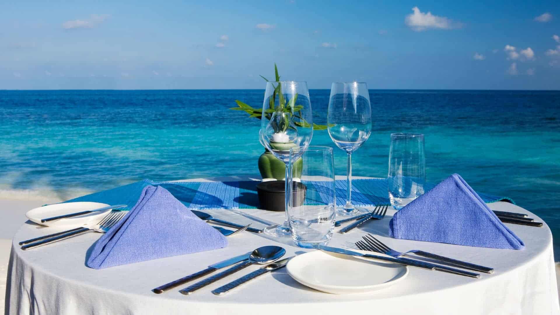 Restaurants Bars & Cafés auf St. Kitts & Nevis - Places 2 Go