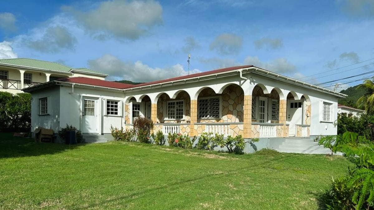 Das Ferienhaus Antigua -Cades Bay heißt Euch Willkommen.